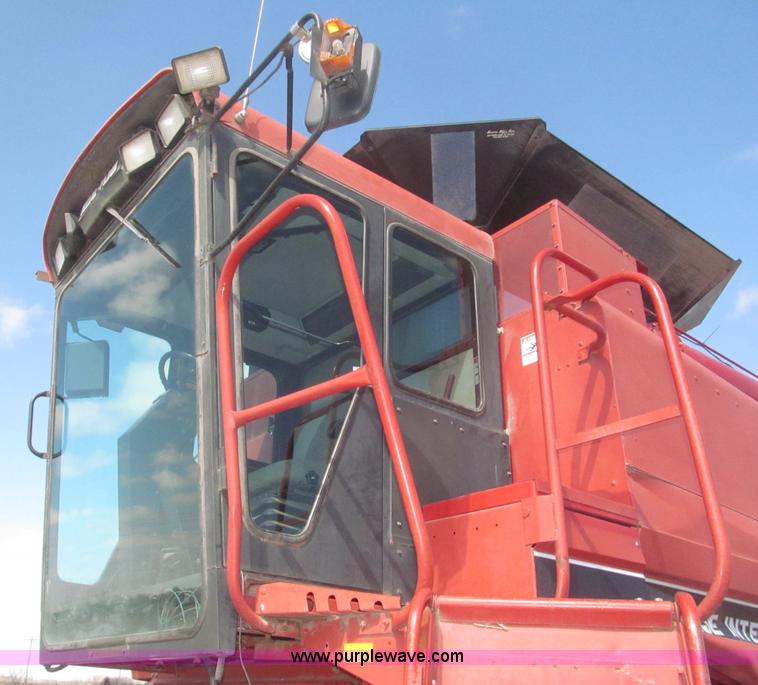 image for item B5438 1992 Case IH 1680 Axial-Flow combine