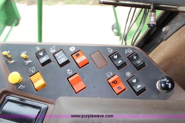 image for item C1005 1989 John Deere 9500 RWA combine