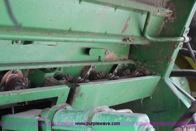 image for item C1005 1989 John Deere 9500 RWA combine