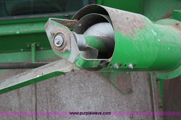 image for item C1005 1989 John Deere 9500 RWA combine