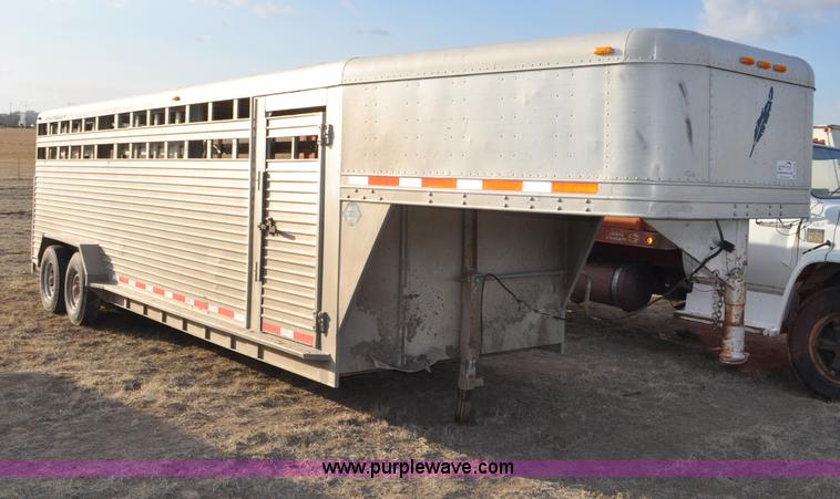 image for item C3426 1998 Featherlite 8120 gooseneck livestock trailer