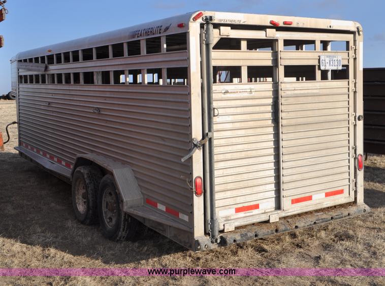 image for item C3426 1998 Featherlite 8120 gooseneck livestock trailer