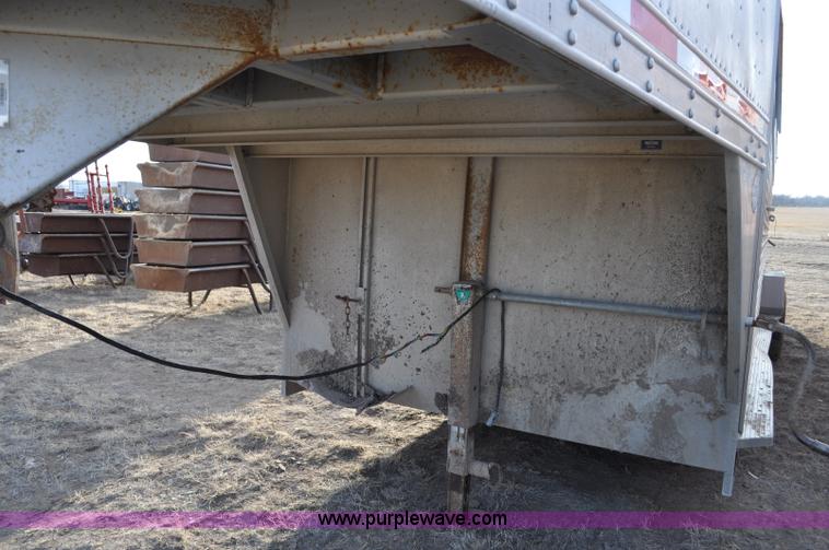 image for item C3426 1998 Featherlite 8120 gooseneck livestock trailer