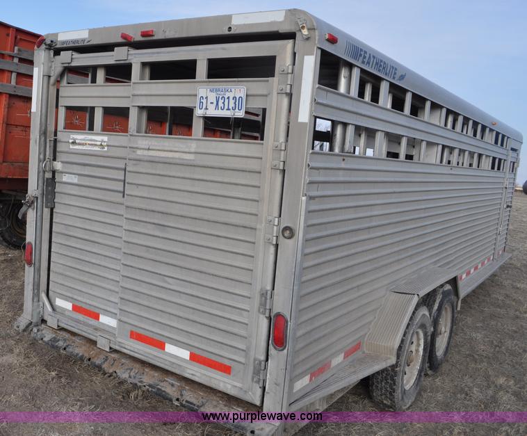 image for item C3426 1998 Featherlite 8120 gooseneck livestock trailer