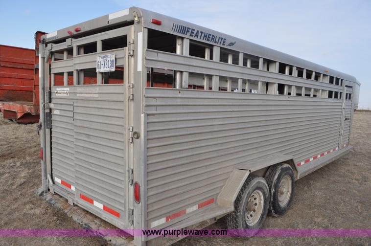 image for item C3426 1998 Featherlite 8120 gooseneck livestock trailer