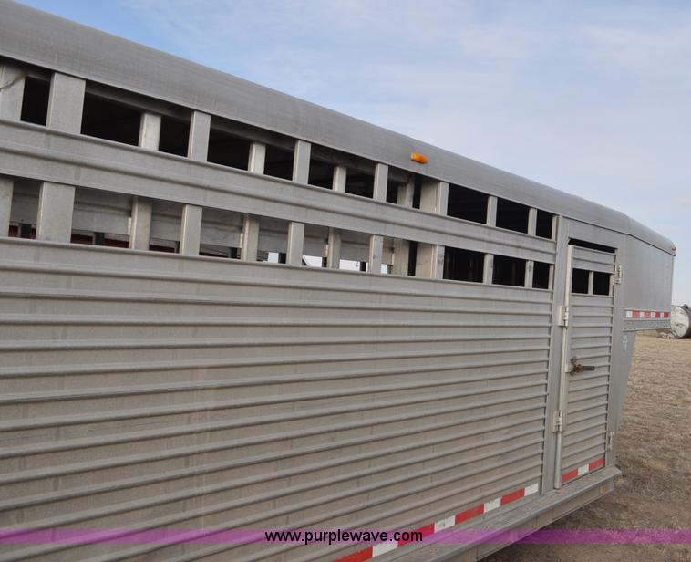 image for item C3426 1998 Featherlite 8120 gooseneck livestock trailer