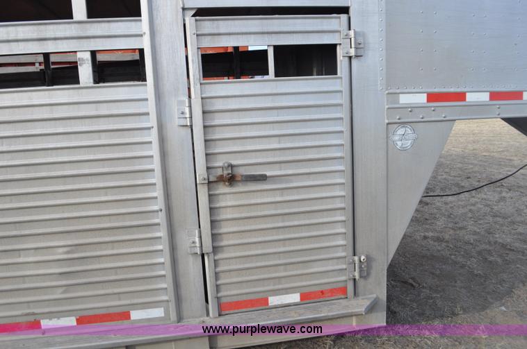 image for item C3426 1998 Featherlite 8120 gooseneck livestock trailer