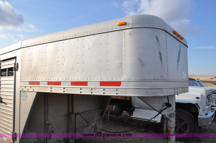 image for item C3426 1998 Featherlite 8120 gooseneck livestock trailer