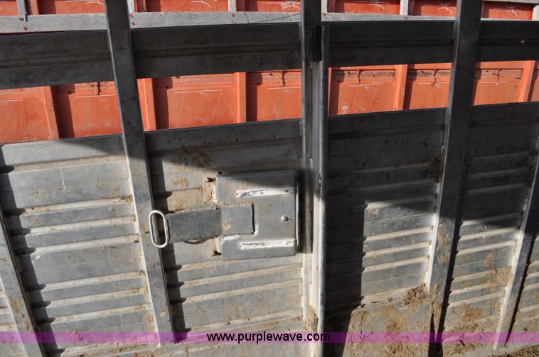 image for item C3426 1998 Featherlite 8120 gooseneck livestock trailer