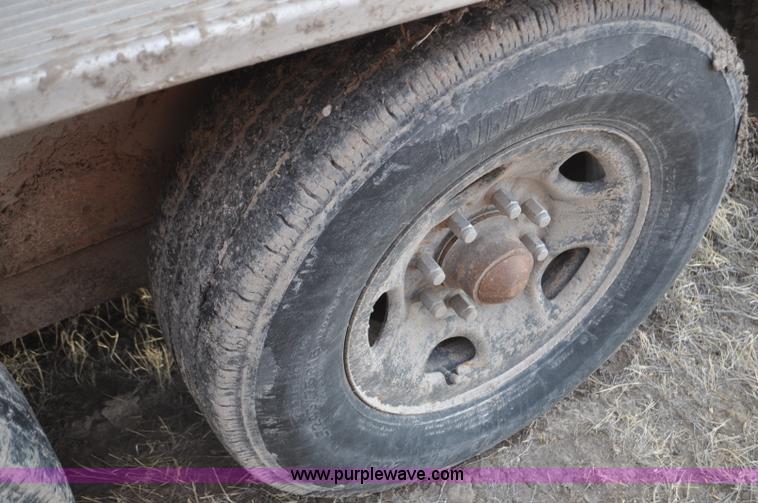 image for item C3426 1998 Featherlite 8120 gooseneck livestock trailer