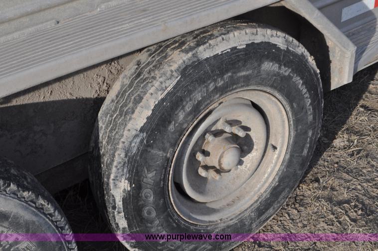 image for item C3426 1998 Featherlite 8120 gooseneck livestock trailer