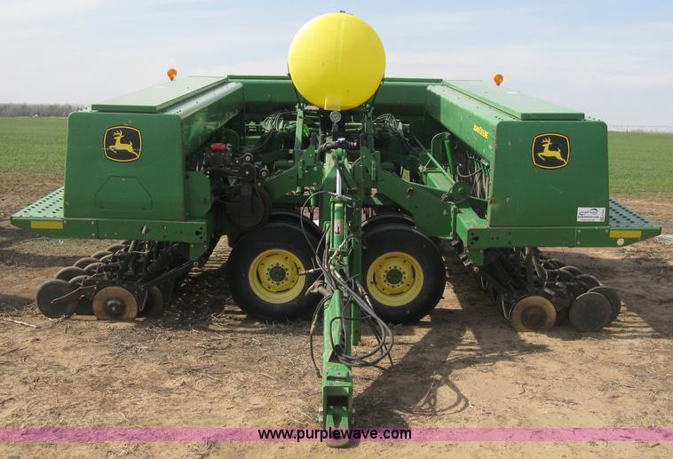 image for item E3323 John Deere 455 grain drill