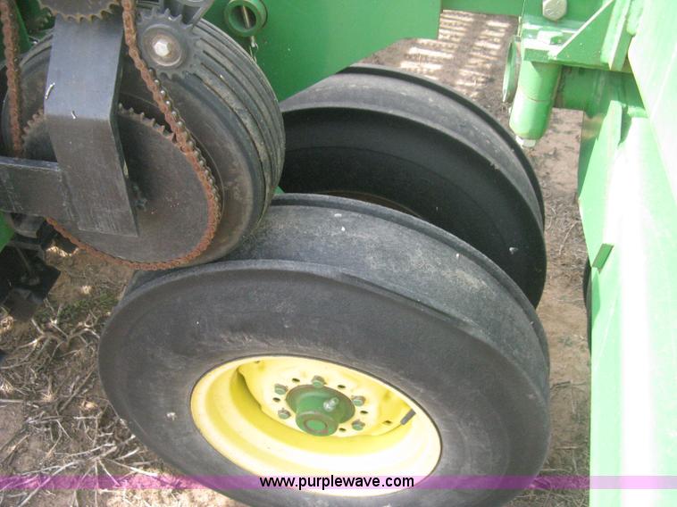 image for item E3323 John Deere 455 grain drill