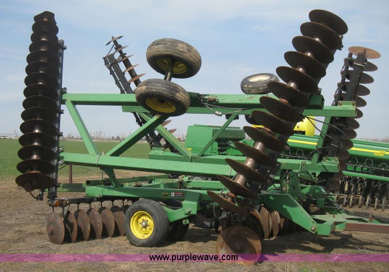 image for item E3324 John Deere 630 disk harrow