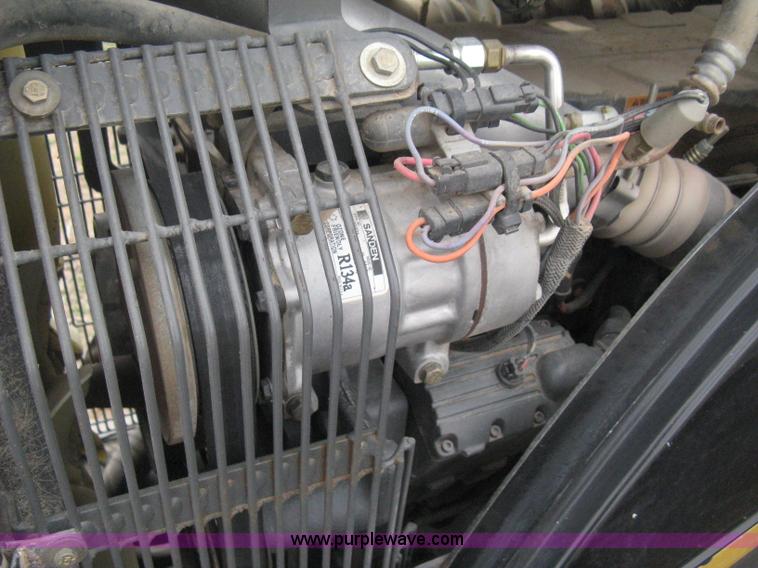 image for item E3325 2002 Caterpillar Challenger MT755 tractor