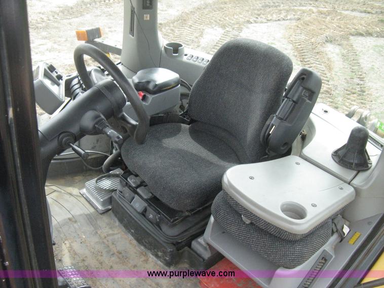 image for item E3325 2002 Caterpillar Challenger MT755 tractor