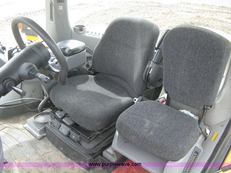 image for item E3325 2002 Caterpillar Challenger MT755 tractor