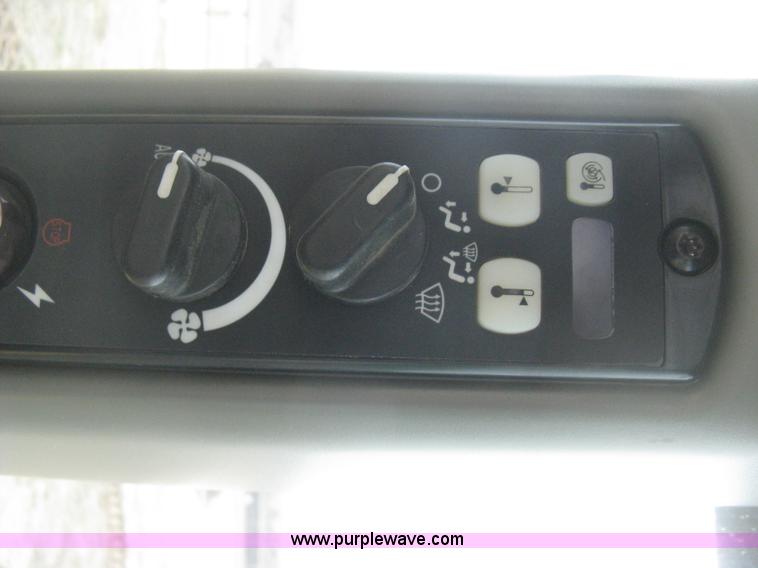 image for item E3325 2002 Caterpillar Challenger MT755 tractor