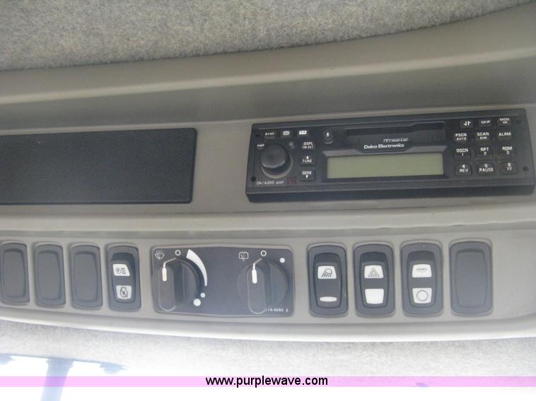 image for item E3325 2002 Caterpillar Challenger MT755 tractor