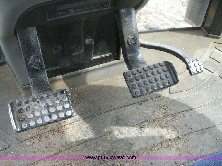 image for item E3325 2002 Caterpillar Challenger MT755 tractor