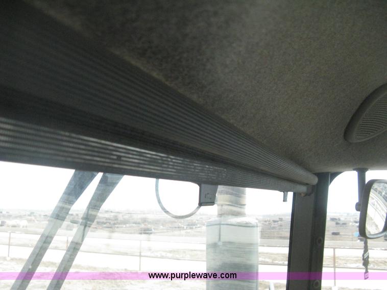 image for item E3325 2002 Caterpillar Challenger MT755 tractor