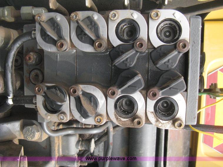 image for item E3325 2002 Caterpillar Challenger MT755 tractor