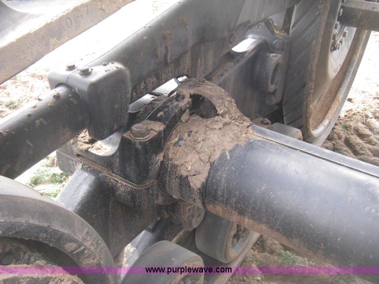 image for item E3325 2002 Caterpillar Challenger MT755 tractor