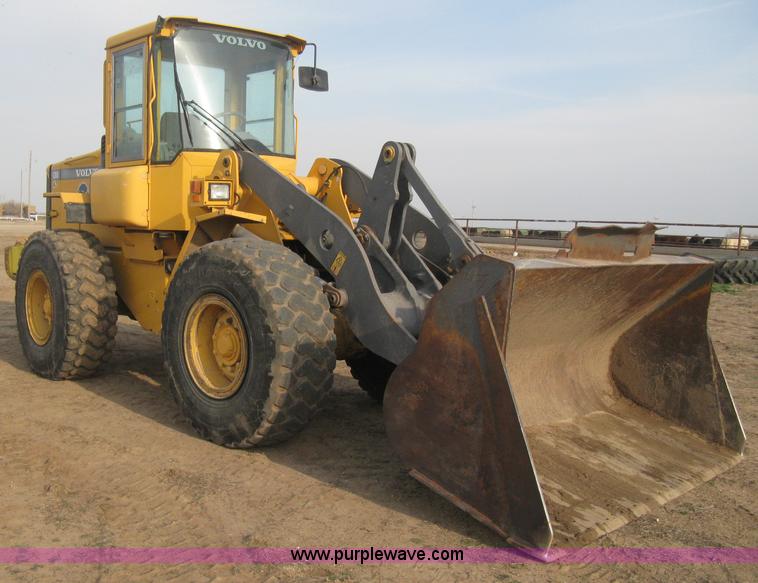 image for item E3360 2001 Volvo L70D wheel loader