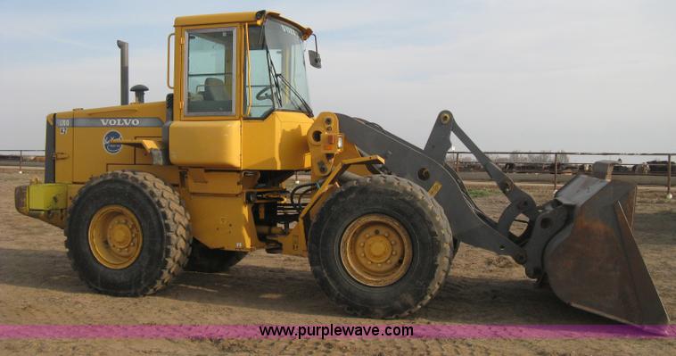 image for item E3360 2001 Volvo L70D wheel loader