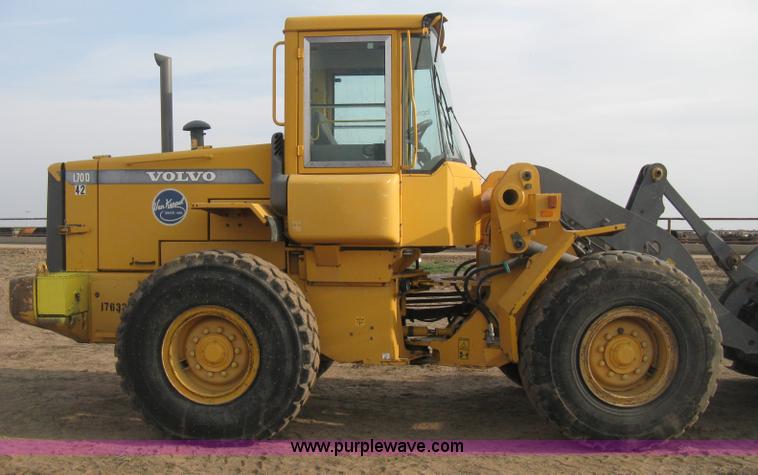 image for item E3360 2001 Volvo L70D wheel loader