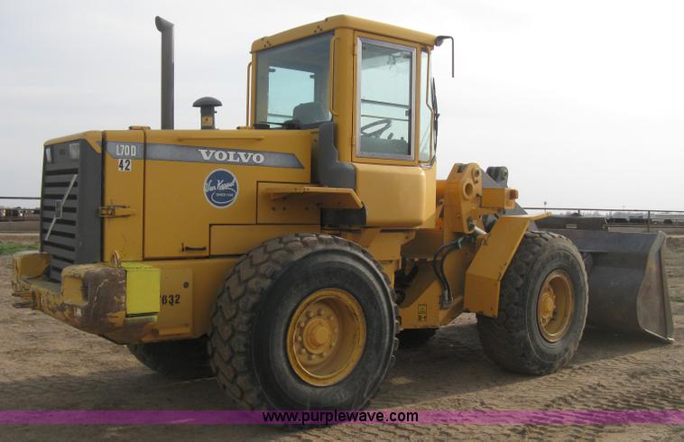 image for item E3360 2001 Volvo L70D wheel loader