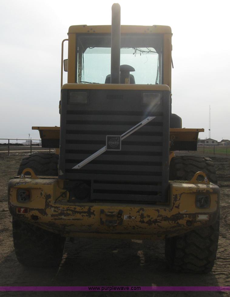 image for item E3360 2001 Volvo L70D wheel loader