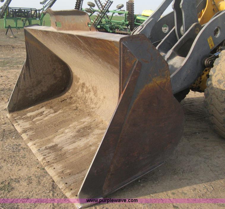 image for item E3360 2001 Volvo L70D wheel loader