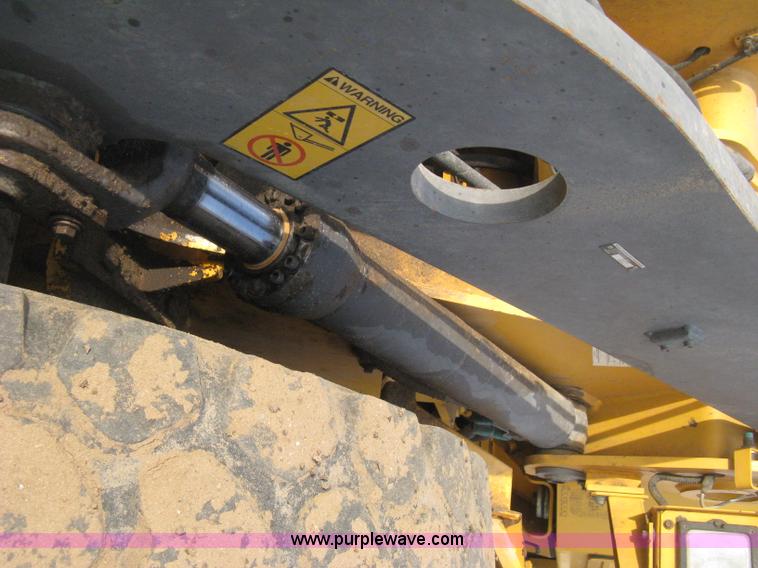 image for item E3360 2001 Volvo L70D wheel loader