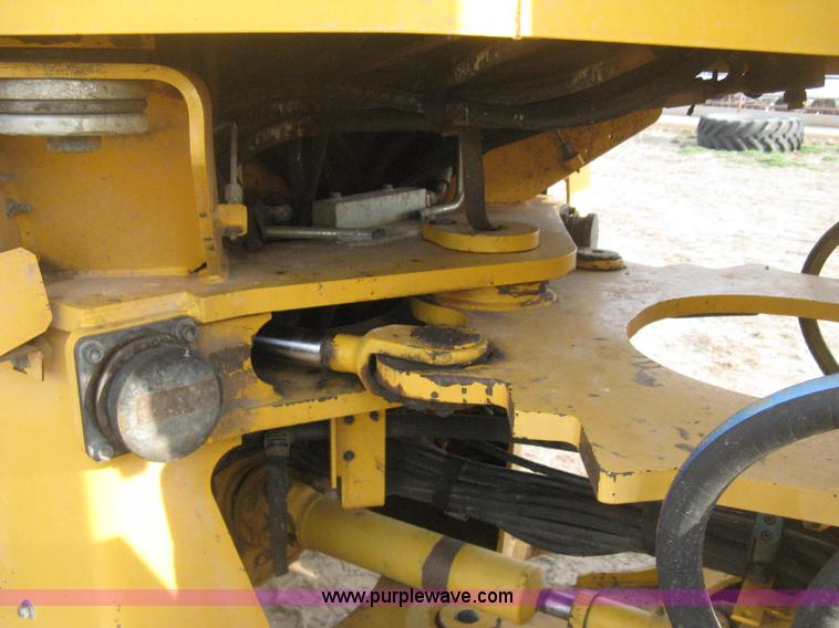 image for item E3360 2001 Volvo L70D wheel loader