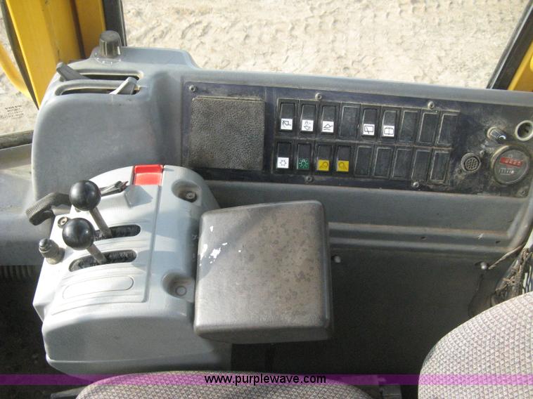 image for item E3360 2001 Volvo L70D wheel loader