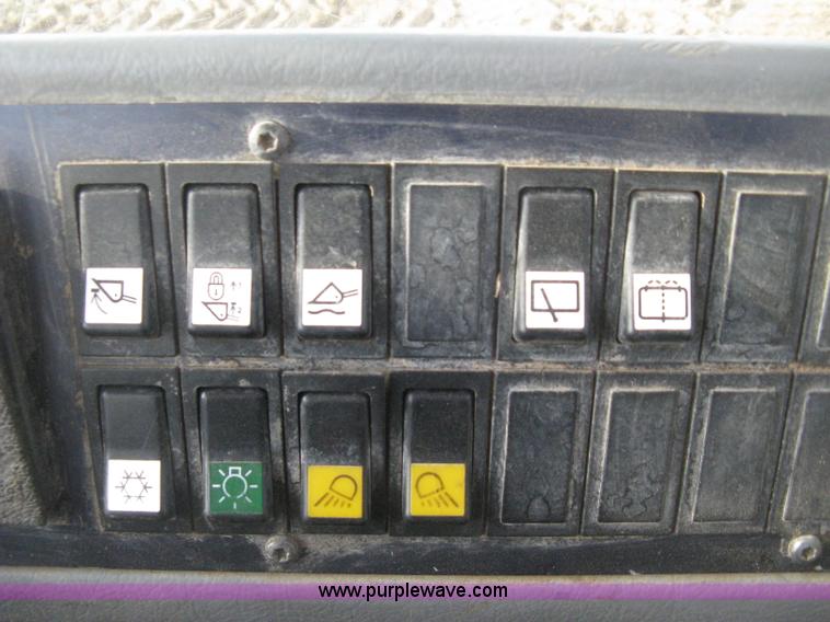 image for item E3360 2001 Volvo L70D wheel loader