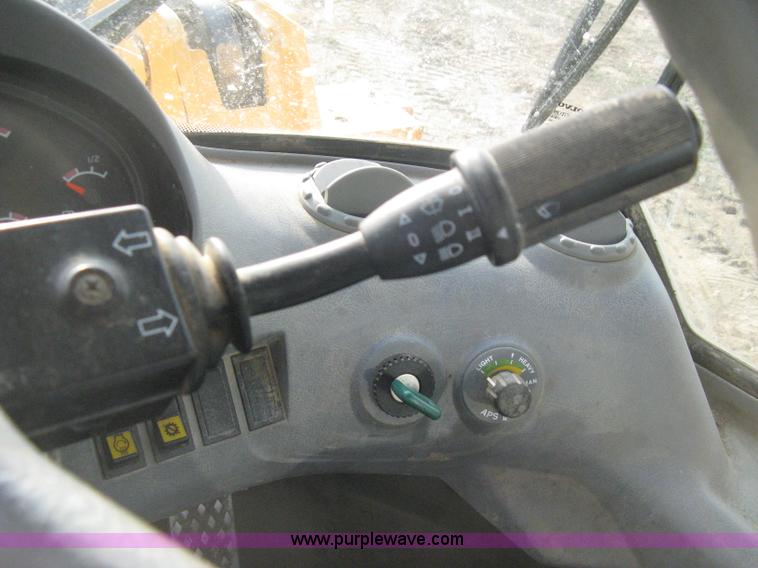 image for item E3360 2001 Volvo L70D wheel loader