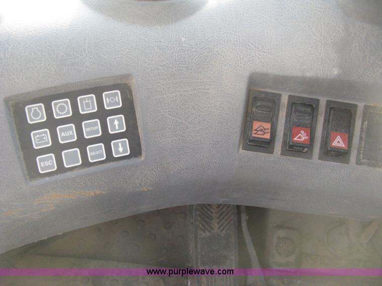 image for item E3360 2001 Volvo L70D wheel loader