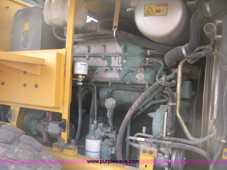 image for item E3360 2001 Volvo L70D wheel loader