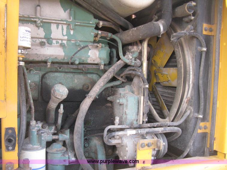 image for item E3360 2001 Volvo L70D wheel loader