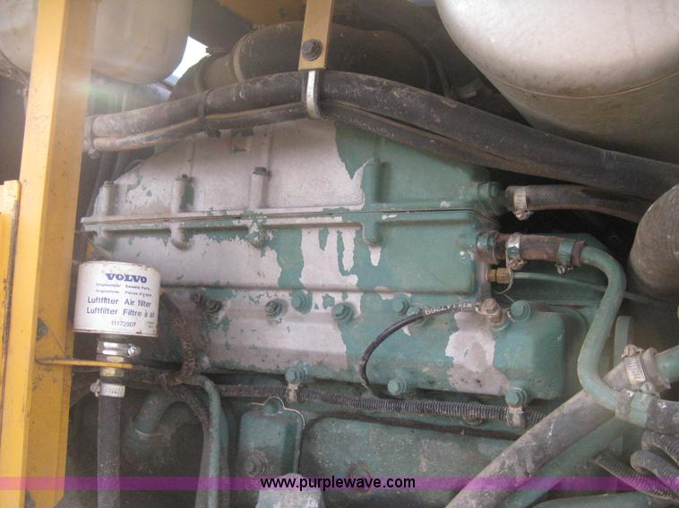 image for item E3360 2001 Volvo L70D wheel loader