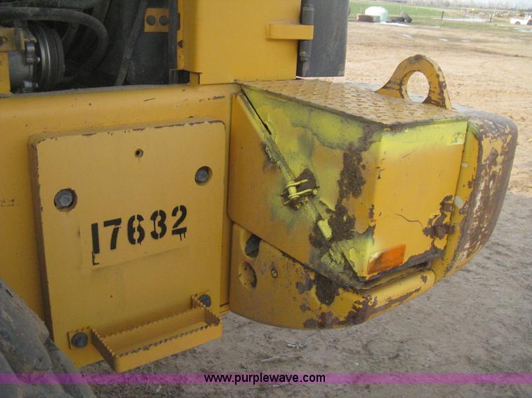 image for item E3360 2001 Volvo L70D wheel loader