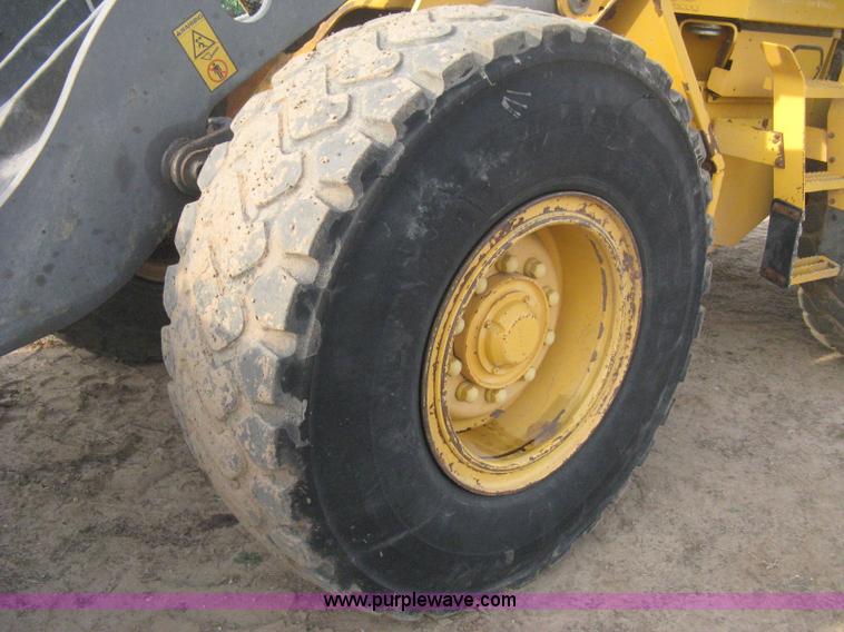 image for item E3360 2001 Volvo L70D wheel loader