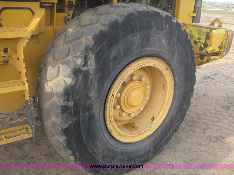 image for item E3360 2001 Volvo L70D wheel loader