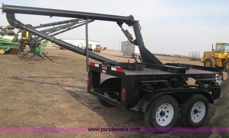 image for item E3361 Strobel trailer mounted seed tender