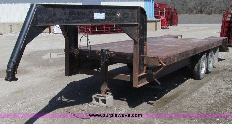 image for item E3845 1976 Hillsboro gooseneck trailer