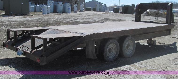 image for item E3845 1976 Hillsboro gooseneck trailer