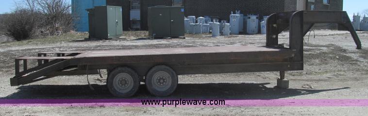 image for item E3845 1976 Hillsboro gooseneck trailer