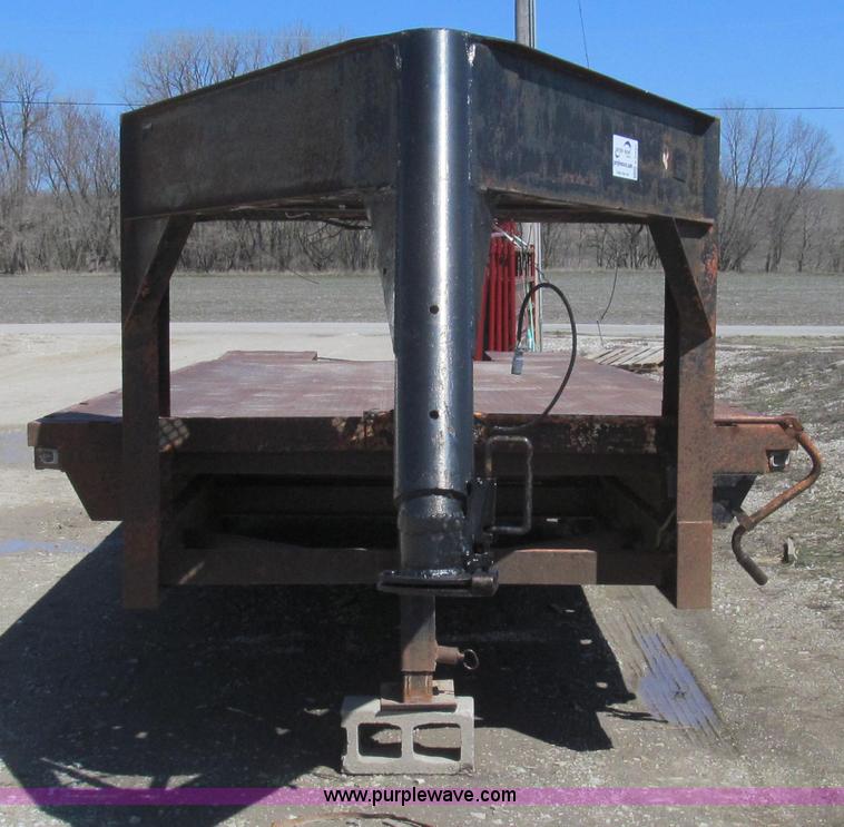 image for item E3845 1976 Hillsboro gooseneck trailer